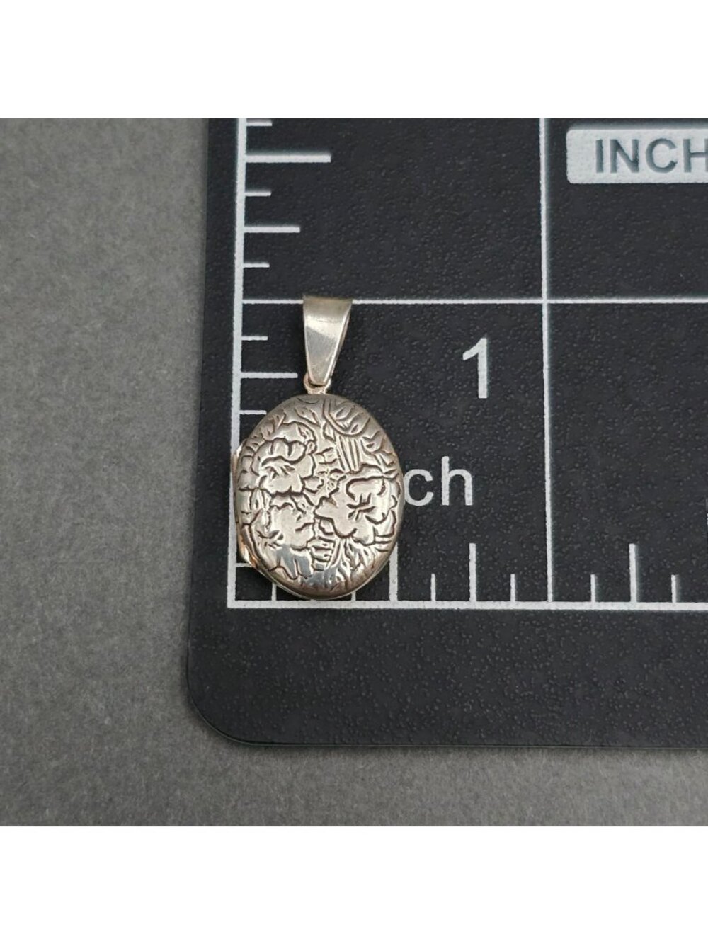 Vintage Sterling Silver Floral Locket Pendant Engraved Oval Photo Keeper 1" - Picture 8 of 9